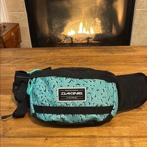 Dakine Hot Laps 2L Waist Bag